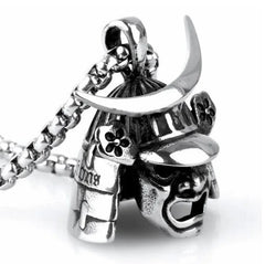 Vleee Fashionable Skeleton Warrior Pendant Necklace: Personalized, Domineering, and Perfect for Punk Rock Style.