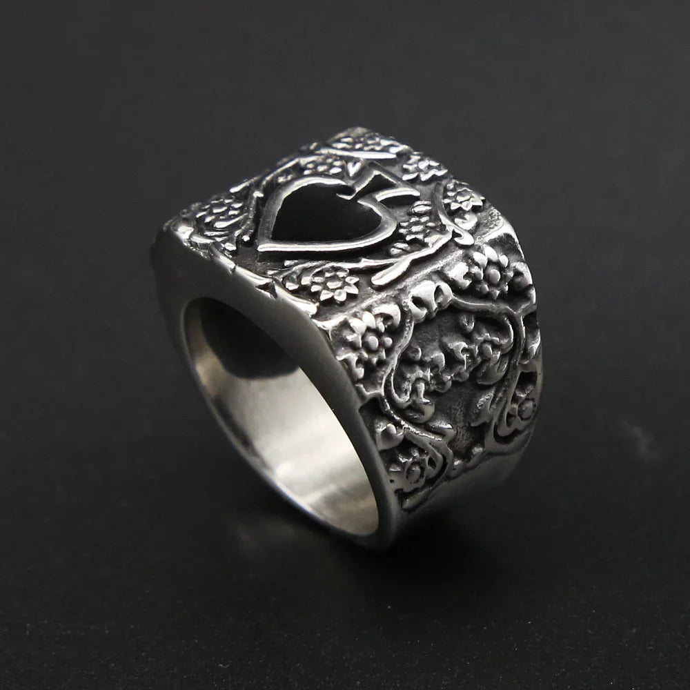 Vleee Solitaire Ring for Men: Lucky Spades A Design in Stainless Steel, a Biker's Lucky Plum Ring in Punk Fashion.