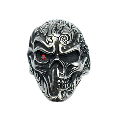Vleee Fresh Stainless Steel Skull Ring: Stylish Motorcycle Jewelry blending Movie Fashion with a Punk Edge.