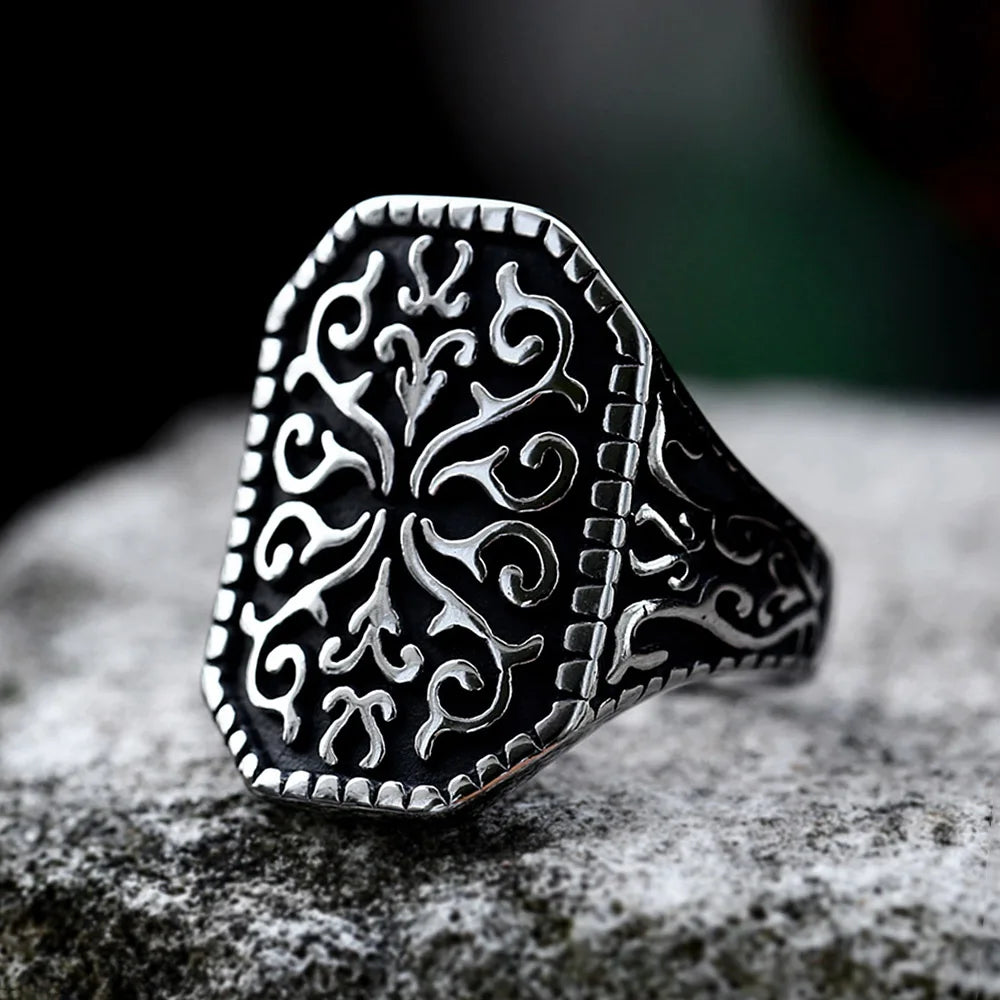 Vleee New Retro Design: Creative Ethnic Pattern Ring for Men and Women, crafted in 316L Stainless Steel.