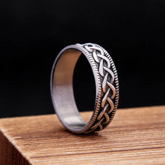Vleee 316L Stainless Steel Viking Celtic Knot Ring: Vintage Punk Fashion for Men and Women.