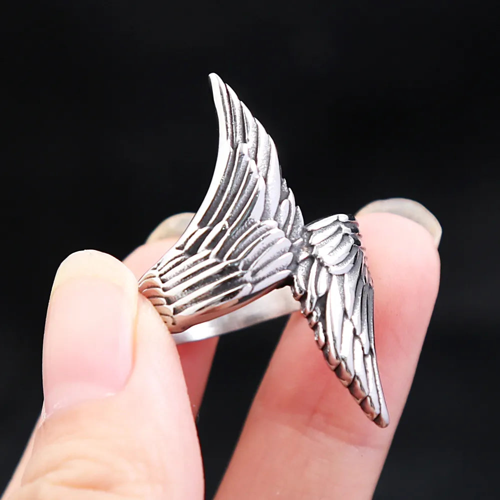Vleee Unique Double Feather Ring: Vintage Punk Biker Style in 316L Stainless Steel, featuring an Animal motif.