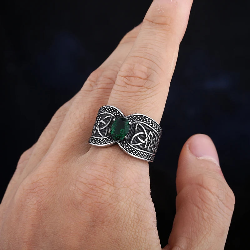 Vleee Elegant 316L Stainless Steel Viking Nose Ring: Featuring a Stylish Celtic Knot with Green Zircon, an Odin Amulet Touch.
