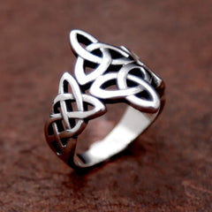 Vleee Vintage Hollow Stainless Steel Ring: Retro Celtic Knot Design with a Simple Nordic Trinity, an Irish-inspired choice for men.