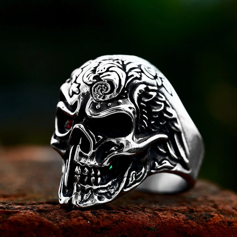 Vleee Fresh Stainless Steel Skull Ring: Stylish Motorcycle Jewelry blending Movie Fashion with a Punk Edge.