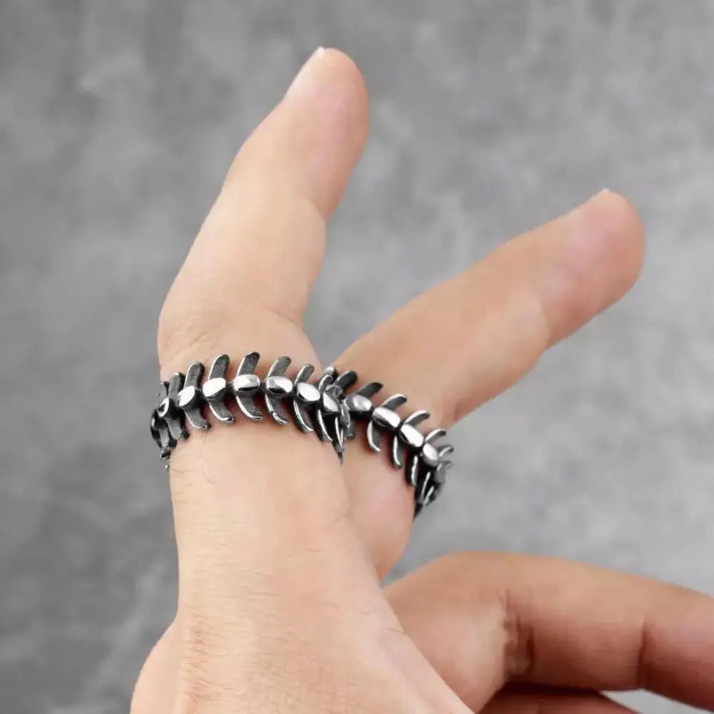 Vleee Geometric Silver Retro Ring: Fashion Jewelry with Animal Vertebral Design, crafted in Alloy.