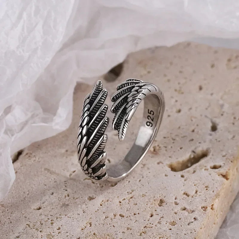 Vleee Retro Angel Wings Ring: Trendy Unisex Open Adjustable Design. Ideal for Engagement, Wedding, Gothic Punk Parties.
