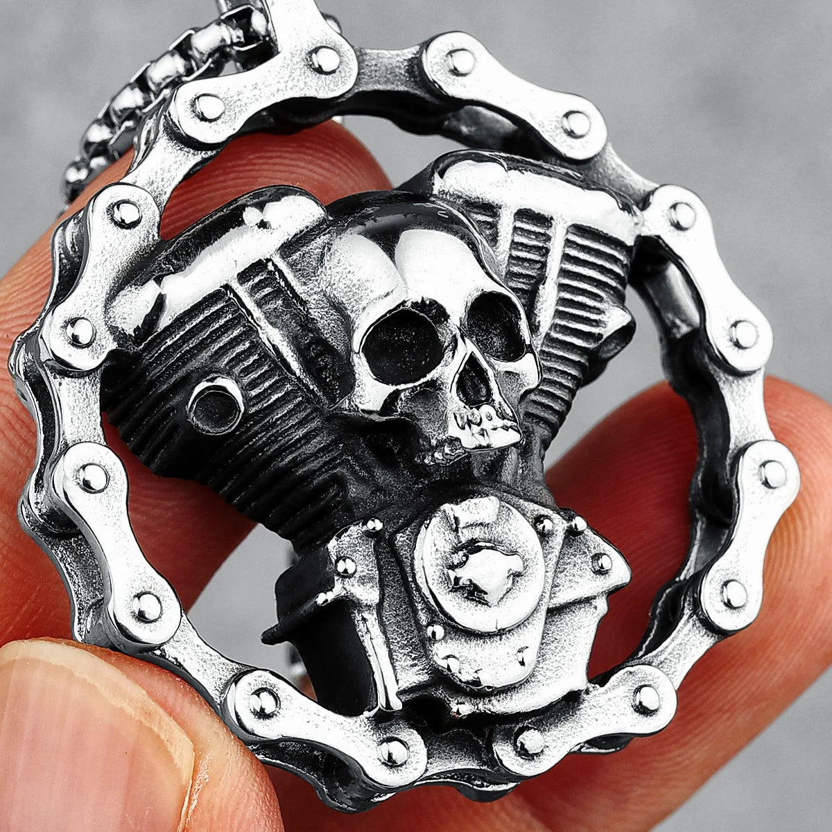 Vleee Retro Skull Engine Necklace: Men's Rock Punk Pendant, crafted in 316L Stainless Steel with Chain Machine.