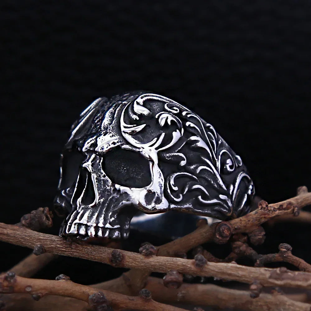 Vleee Vintage Punk Skull Ring: Stainless Steel Gothic Cycling Ring for Men with a Floral Pattern, showcasing the latest in fashion.