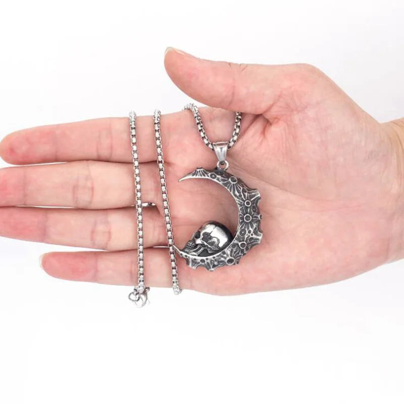 Vleee Rock and Roll Hip-Hop Dark Moon Skull Necklace: Domineering Crescent Moon Ghost Pendant, Trendy European and American Accessories.