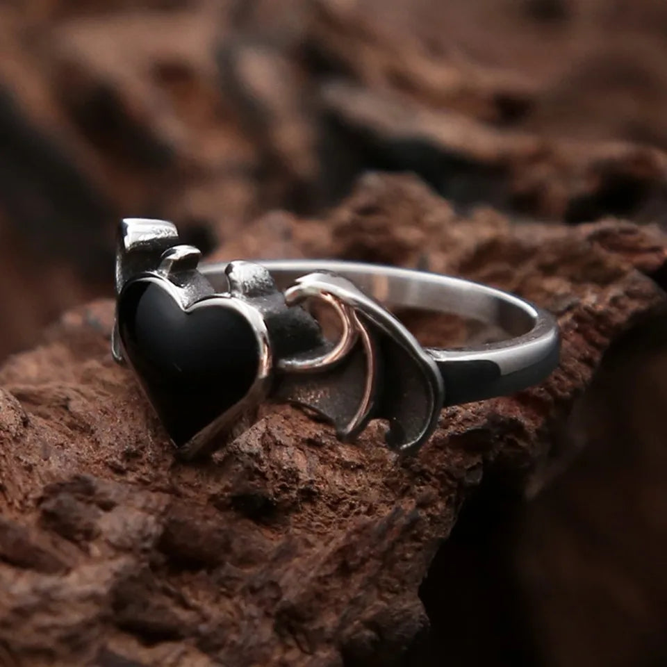 Vleee Vintage Fashion: Angel Demon Wings Black Heart Ring for Gothic Biker Style, suitable for Men and Women in 316L Stainless Steel.