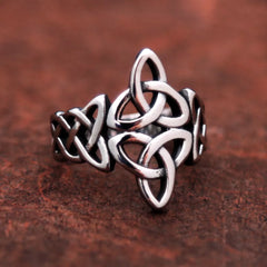 Vleee Vintage Hollow Stainless Steel Ring: Retro Celtic Knot Design with a Simple Nordic Trinity, an Irish-inspired choice for men.
