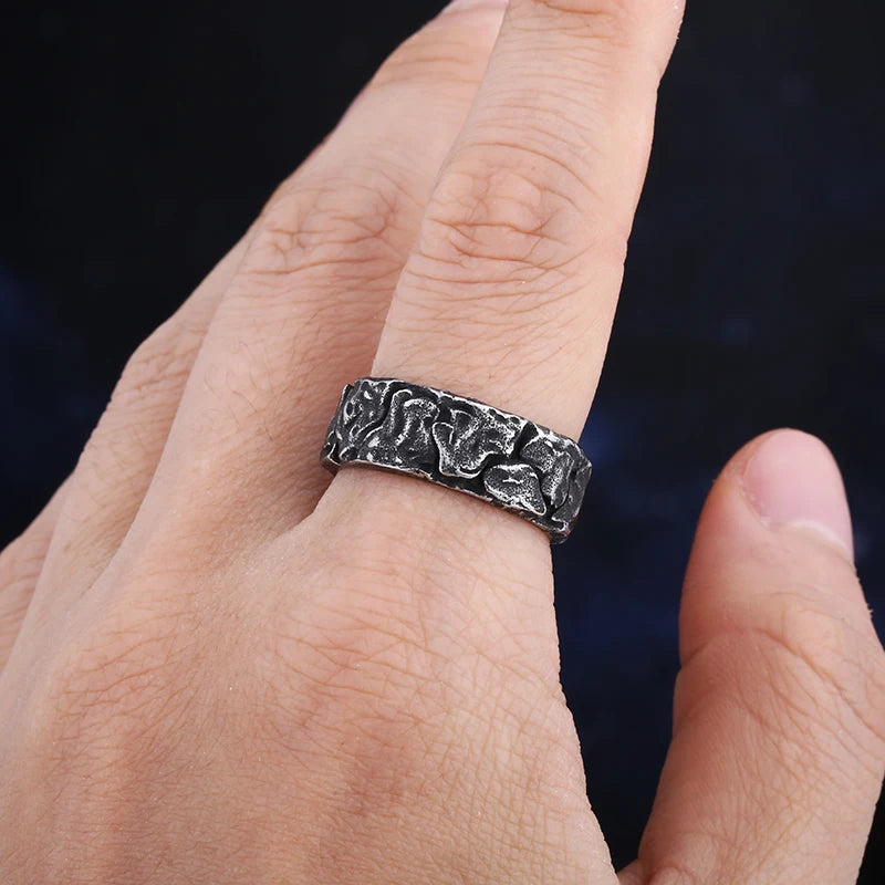 Vleee Nordic Trinity: Viking Gothic Stainless Steel Ring with Celtic Knot Design for Men.