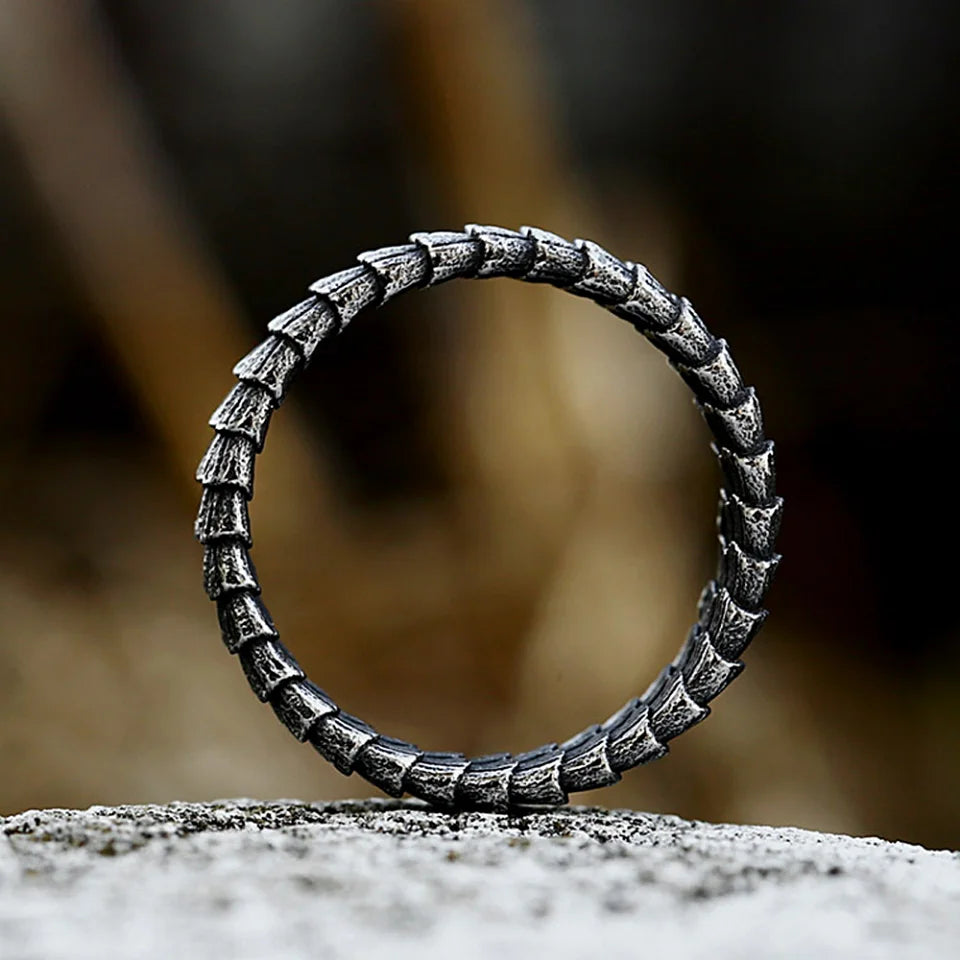 Vleee Retro Punk Dragon Scale Ring: Stainless Steel, suitable for Men and Women in Biker Hip Hop Animal style.