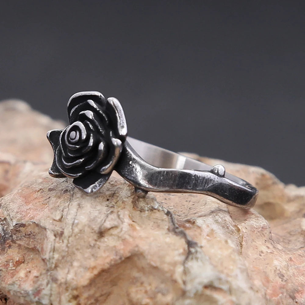 Vleee 316L Stainless Steel Rose Flower Ring: A Simple and Retro Fashion Trend, the Black Rose Ring for Women.