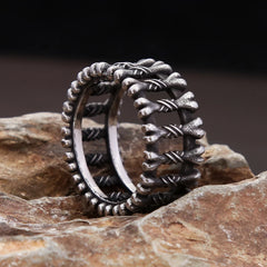 Vleee Creative Stainless Steel Bone Ring: Retro Fashion for Men and Women in Punk Rock Style, featuring a Skull design.