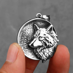 Vleee Double-Sided Viking Wolf Head Pendant: Vintage Charm for Men's Street Fashion in Stainless Steel.