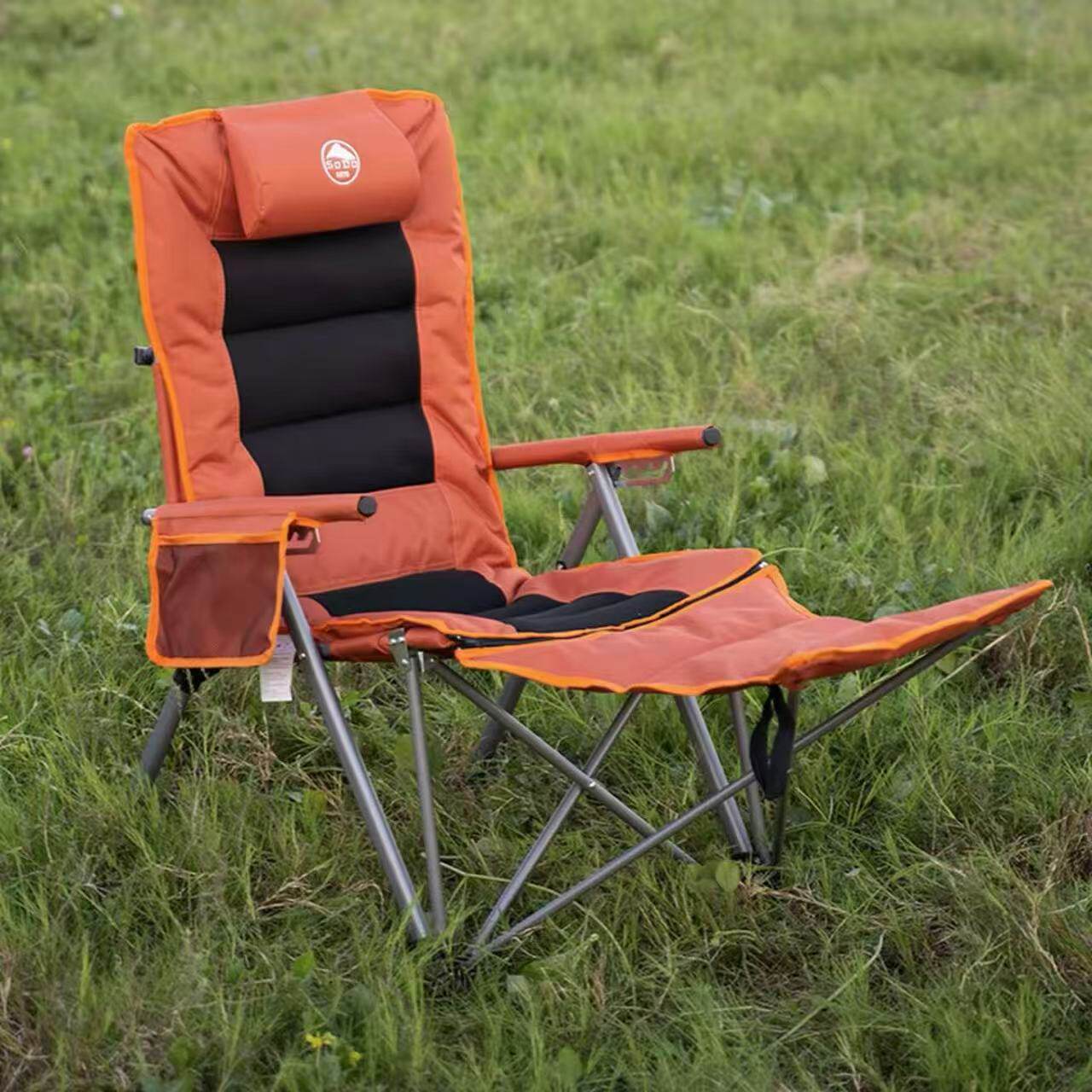 VLEEE Adjustable Folding Camping Chair, High-Back Reclining Outdoor Lounge Chair with Armrests, 200kg Capacity